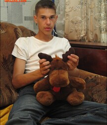 Ton wanking on Sofa gay porn 61af9970bb17d.jpg