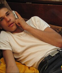 Ton wanking on Sofa gay porn 61af99857e18d.jpg