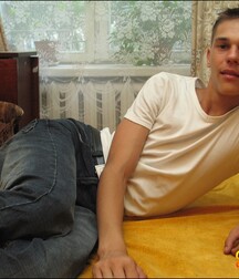 Ton wanking on Sofa gay porn 61af99922216f.jpg