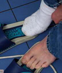 Bert in pool and shower gay porn 61afa07698b1b.jpg