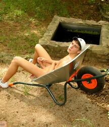Abel the Gardener gay porn 61b3d7f20b591.jpg