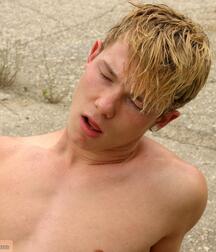 Blondie Curt + cum gay porn 61b3db24ef149.jpg