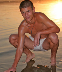 Aleks sunny afternoon gay porn 61bb794474341.jpg