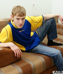 6-pack boy Hank shows himself naked on the sofa porn 61ca6f30d6242.jpg