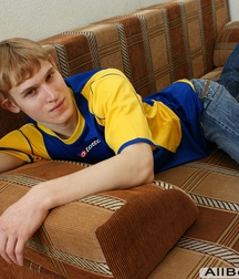 6-pack boy Hank shows himself naked on the sofa porn 61ca6f33e032c.jpg