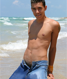 Beachboy Leon gay porn 61ce590234cd0.jpg