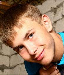 Model Mike strip and wank in the Ruine gay porn 61d0a9e8180cc.jpg