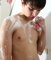 Bond´s shower Show boys porn