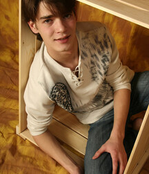 Felix on the box porn 61f3166c0ed6b.jpg