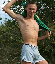 Twink Lucas outdoor wank gay porn 62117981acba4.jpg