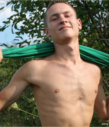 Twink Lucas outdoor wank gay porn 6211798edd7c7.jpg