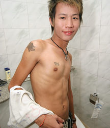 Mic´s bathroom wanking gay porn 62192fbc87935.jpg