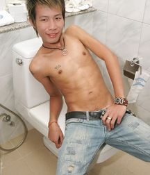 Mic´s bathroom wanking gay porn 62192fc661504.jpg