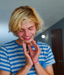 Blond Twink in the middle gay porn 62267116aefdd.jpg