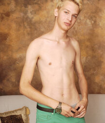 Blond Boy solo gay porn set 62267ce5d3988.jpg