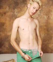 Blond Boy solo gay porn set 62267cf7ebf5a.jpg
