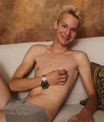Blond Boy solo gay porn set 62267d11e6eb5.jpg