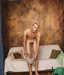 Blond Boy solo gay porn set 62267d2431cd4.jpg