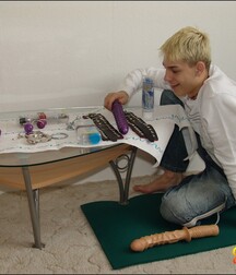 Boy Ton with toys porn 63012bc05cfa3.jpg