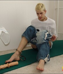 Boy Ton with toys porn 63012c055c075.jpg