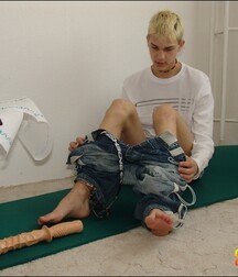 Boy Ton with toys porn 63012c084b4be.jpg