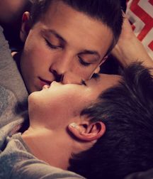 Hot Boys 5 5dbdc028506c7.jpg