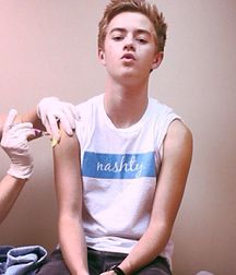 Hot Boys 5 5dbdc02fd6361.jpg