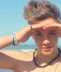 Hot Boys 5 5dbdc0678cb7f.jpg