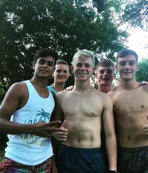 InstaBoys 5dc5ba699e879.jpg