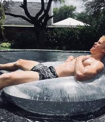 InstaBoys 5dc5ba8eca476.jpg