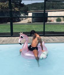 InstaBoys 5dc5bab8a3c52.jpg