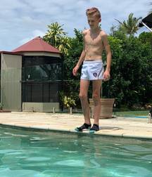 InstaBoys 5dc5bb2f04249.jpg