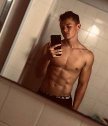 InstaBoys 5dc5bb6a97182.jpg