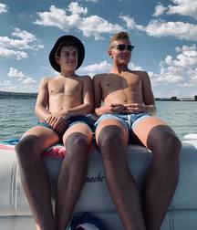 InstaBoys 5dc5bb73dff88.jpg