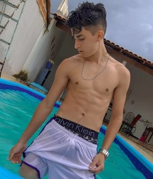 InstaBoys 5dc5bb89cc320.jpg