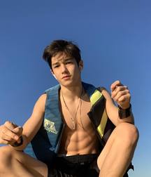 More InstaBoys 5dc5c13fbfcf3.jpg