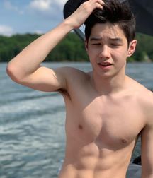 More InstaBoys 5dc5c191b502a.jpg