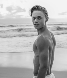 More InstaBoys 5dc5c195c96a2.jpg