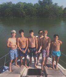 More InstaBoys 5dc5c19a43970.jpg