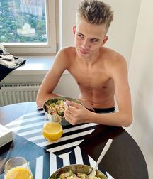 More InstaBoys 5dc5c1afee275.jpg