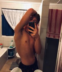 More InstaBoys 5dc5c21be084f.jpg