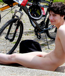 Sexy Ass Twinks Outdoors 5b72e8ffe5c3b.jpg