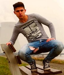 Assorted guys from web 46 5f46c68270ce8.jpg