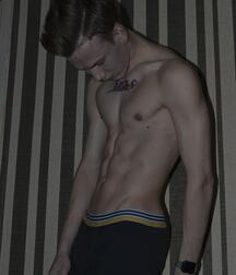 Assorted guys from web 46 5f46c82d8402d.jpg