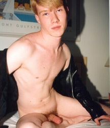 Hot Boys more hotties 5ce3a3de8d958.jpg