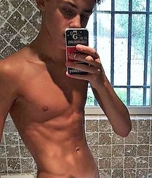 52 selfies 5ba186c239bec.jpg