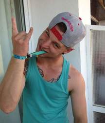Random boys 5b7aabcbdb07f.jpg