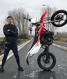 Teen bad boy Playing with motocycle  5b91566e1e229.jpeg