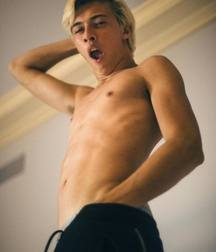 BLONDES ARE SO SWEEEEEEET! 5b8185a634c6f.jpg