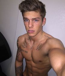 VINCE R. KOWALSKI - FASHION MODEL 5b82bc8340323.jpg